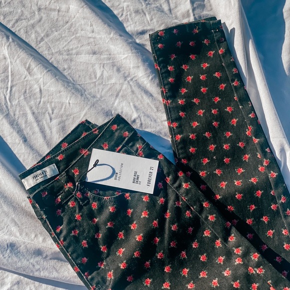 Forever 21 Denim - ✨NWT✨ - Forever21 Floral Print Skinny Jean